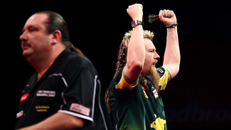 Simon Whitlock averaged 105 with a broken ankle against Dennis Smith