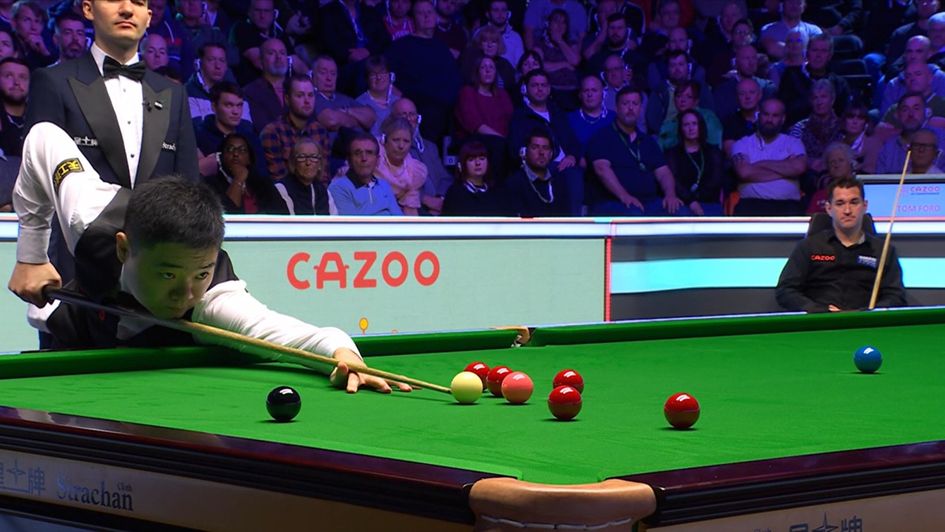 Ding Junhui at the table (Eurosport)