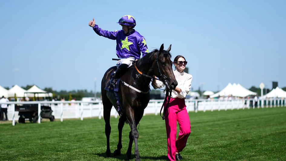 Billy Lee celebrates on Carmers after winning the Queen's Vase