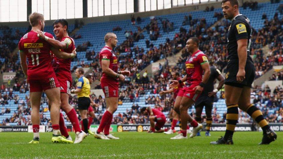 Quins' Charlie Walker congratulates Marcus Smith on his try