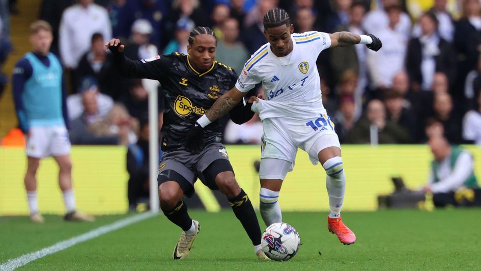 Kyle Walker-Peters battles with Crysencio Summerville