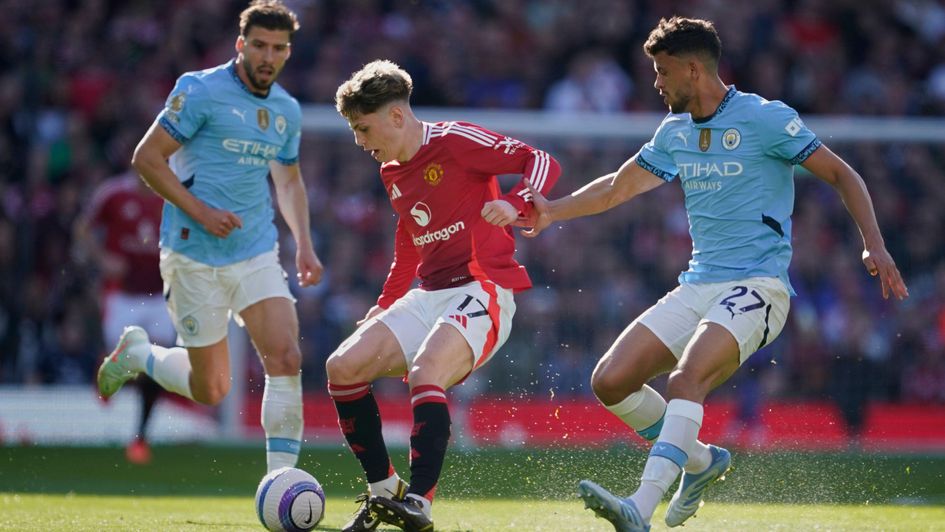 Alejandro Garnacho and Matheus Nunes fight for the ball