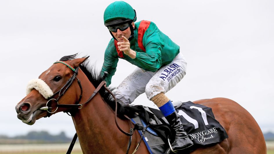 Chris Hayes celebrates Tahiyra's stunning wiin