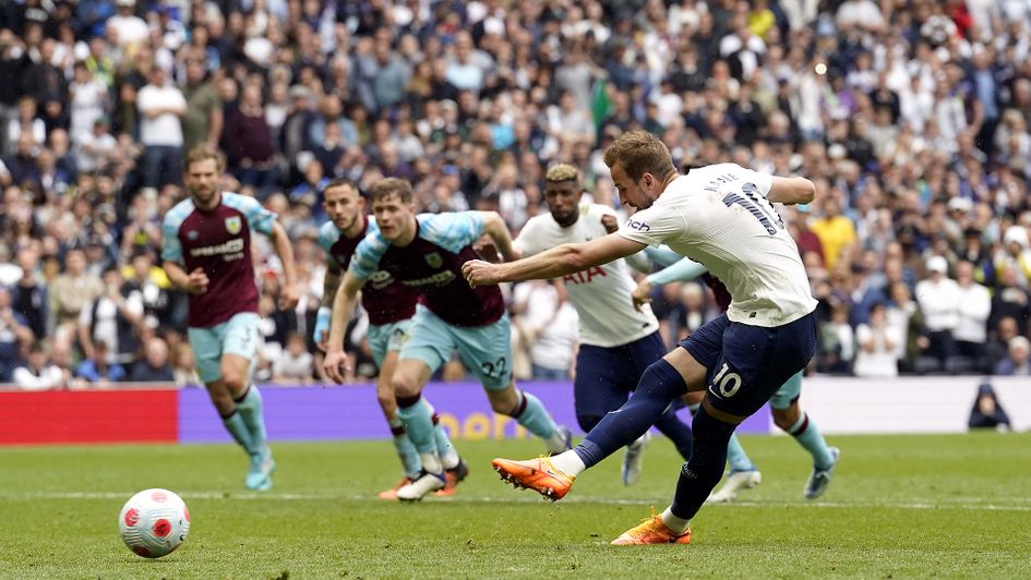 Harry Kane scores his penalty against Burnley