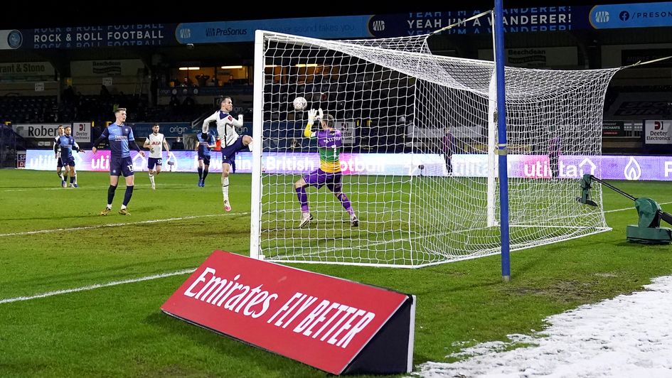 Gareth Bale scores to get Spurs back on track