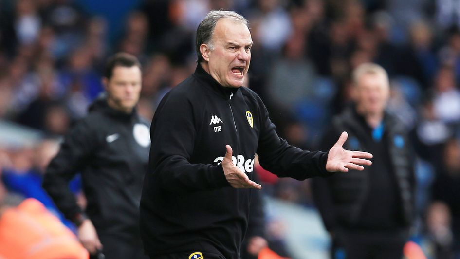 Marcelo Bielsa shouts instructions at his Leeds side