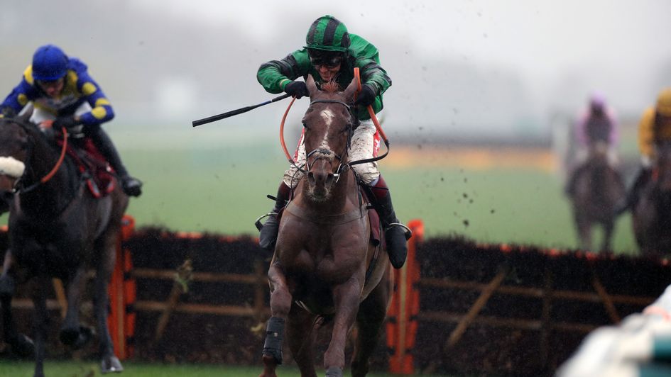 Llandinabo Lad powers home at Haydock