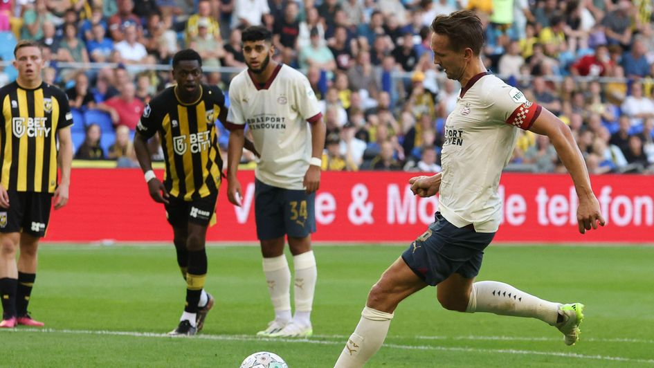 Luuk de Jong scored a penalty in his last game against Vitesse