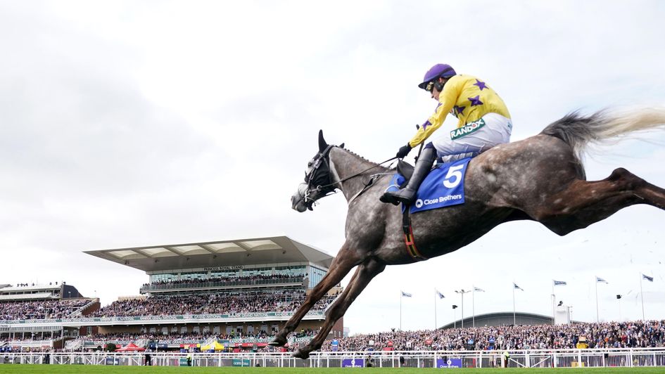 Il Etait Temps wins at Aintree