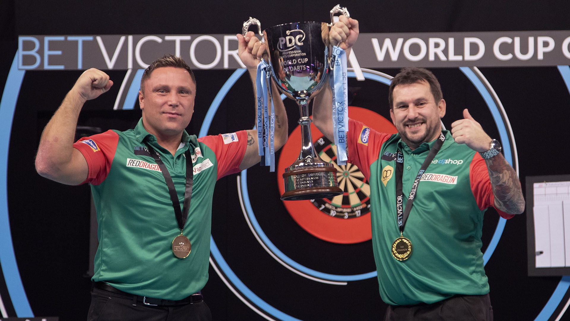 Gerwyn Price e Jonny Calyton, vincitori della PDC World Cup of Darts 2020 (Foto: Sportinglife)