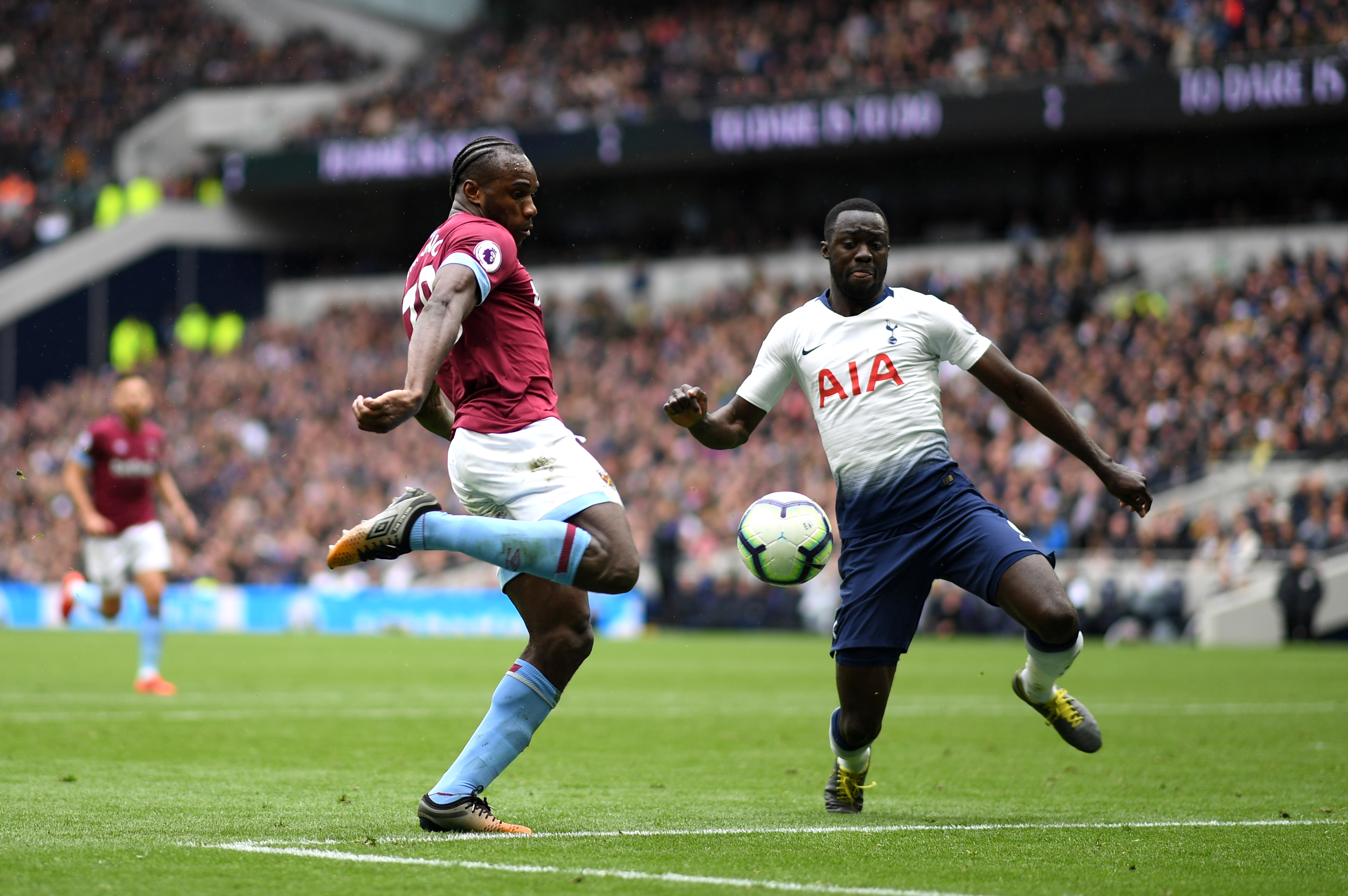 West Ham fights back to beat Tottenham 2-1 in the Premier League - The San  Diego Union-Tribune