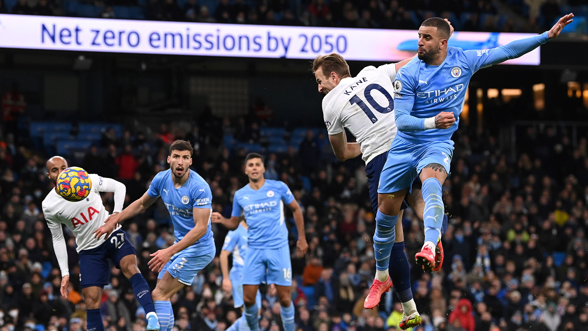 Manchester City 2-3 Tottenham Harry Kane heads in late winner for Spurs