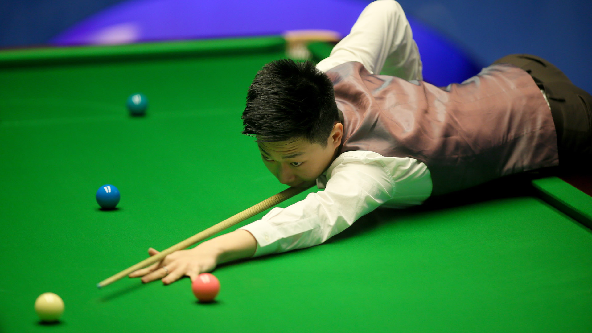 Free Snooker tips Barry Hawkins and Lyu Haotian clash at the Crucible