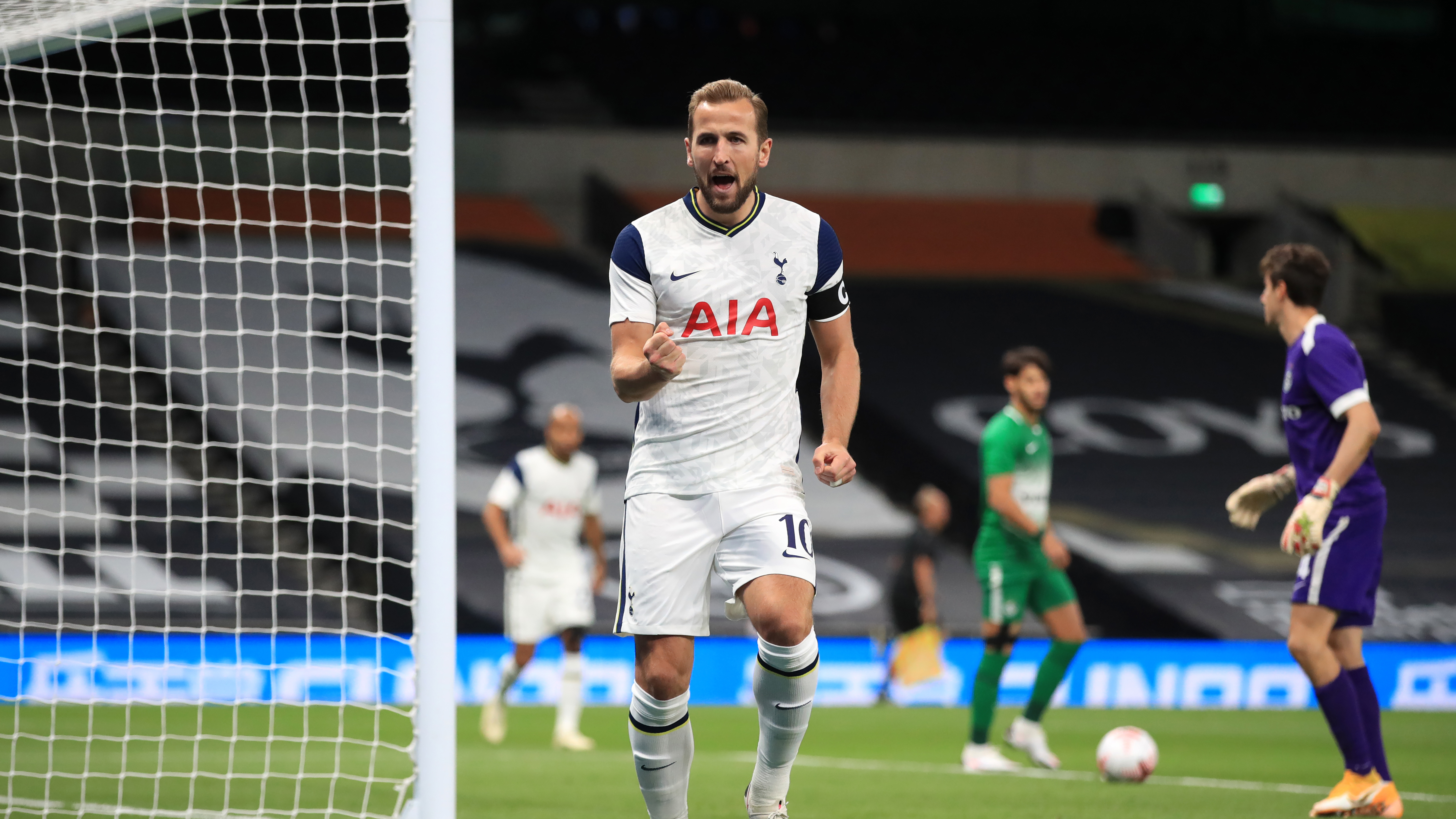 Harry Kane celebrates